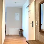 Baltischer Hof 44 *